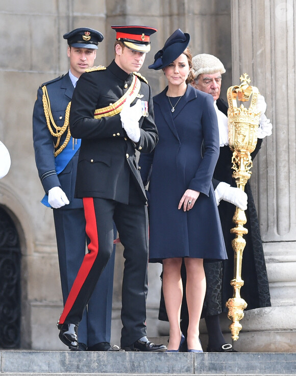 Le prince William, le duc de Cambridge et Catherine Kate Middleton, la duchesse de Cambridge, enceinte - Messe pour commémorer la fin des opérations militaires en Afghanistan en la cathédrale St Paul à Londres, le 13 mars 2015.