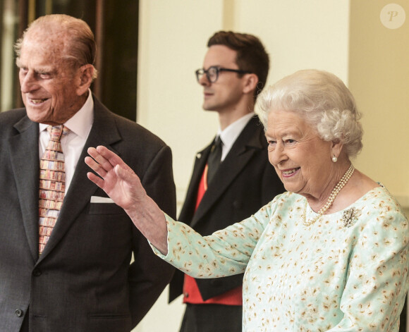 Le roi Felipe VI et la reine Letizia d'Espagne rencontrent la reine Elisabeth II d'Angleterre et le prince Philip, duc d'Edimbourg à l'occasion de leur voyage au Royaume-uni à Londres le 14 juillet 2017. 