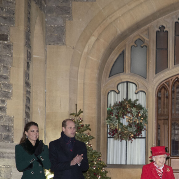 Catherine Kate Middleton, duchesse de Cambridge, le prince William, duc de Cambridge, la reine Elisabeth II d'Angleterre, le prince Charles, prince de Galles, Camilla Parker Bowles, duchesse de Cornouailles - La famille royale se réunit devant le chateau de Windsor pour remercier les membres de l'Armée du Salut et tous les bénévoles qui apportent leur soutien pendant l'épidémie de coronavirus (COVID-19) et à Noël le 8 décembre 2020.