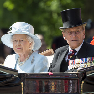 La reine Elisabeth II d'Angleterre, le prince Philip, duc d'Edimbourg - La famille royale d'Angleterre au palais de Buckingham pour assister à la parade "Trooping The Colour" à Londres.