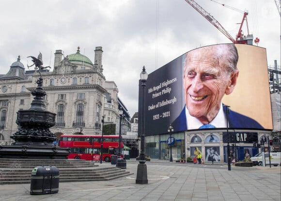 Hommage au prince Philip à Piccadilly Circus, à Londres. Avril 2021
