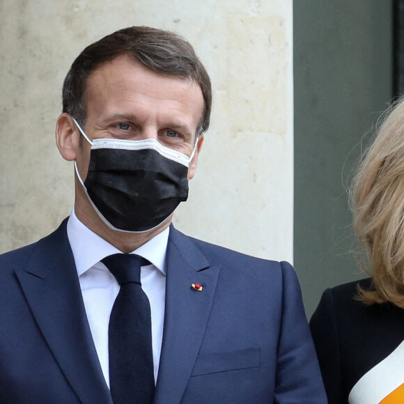 Le président de la république française, Emmanuel Macron et sa femme la Première Dame, Brigitte Macron reçoivent le président ukrainien, Volodymyr Zelensky et sa femme la Première Dame, Olena Volodymyrivna Zelenska pour un déjeuner de travail au palais de l'Elysée à Paris, France, le 16 avril 2021. © Stéphane Lemouton/Bestimage 