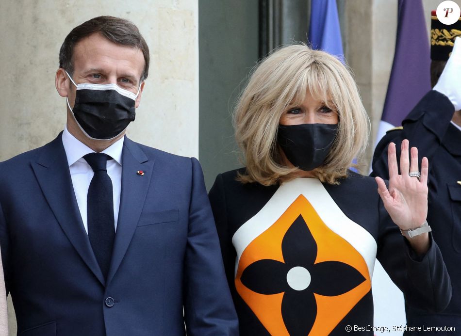 Le président de la république française, Emmanuel Macron et sa femme la Première Dame, Brigitte Macron reçoivent le président ukrainien, Volodymyr Zelensky et sa femme la Première Dame, Olena Volodymyrivna Zelenska pour un déjeuner de travail au palais de l'Elysée à Paris, France, le 16 avril 2021. © Stéphane Lemouton/Bestimage