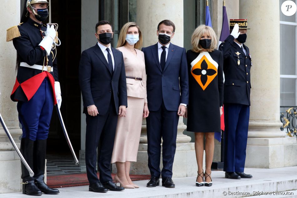 Le président de la république française, Emmanuel Macron et sa femme la Première Dame, Brigitte Macron reçoivent le président ukrainien, Volodymyr Zelensky et sa femme la Première Dame, Olena Volodymyrivna Zelenska pour un déjeuner de travail au palais de l'Elysée à Paris, France, le 16 avril 2021. © Stéphane Lemouton/Bestimage