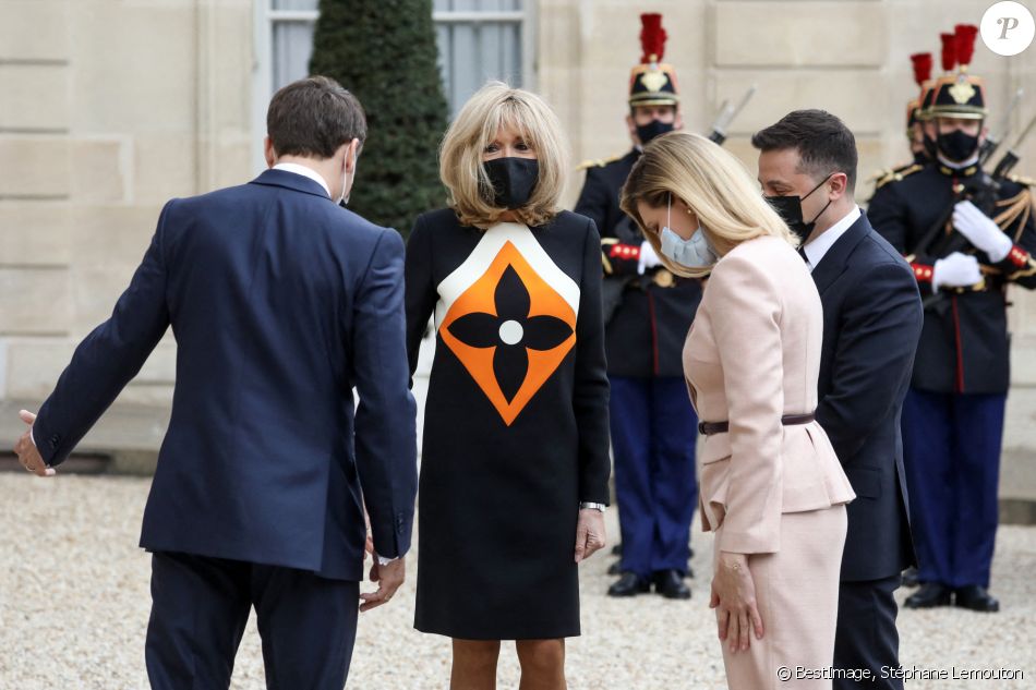 Le président de la république française, Emmanuel Macron et sa femme la Première Dame, Brigitte Macron reçoivent le président ukrainien, Volodymyr Zelensky et sa femme la Première Dame, Olena Volodymyrivna Zelenska pour un déjeuner de travail au palais de l'Elysée à Paris, France, le 16 avril 2021. © Stéphane Lemouton/Bestimage