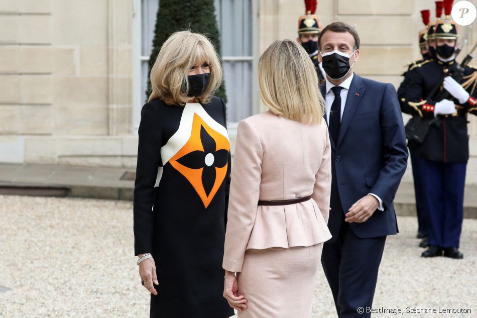Le président de la république française, Emmanuel Macron et sa femme la Première Dame, Brigitte Macron reçoivent le président ukrainien, Volodymyr Zelensky et sa femme la Première Dame, Olena Volodymyrivna Zelenska pour un déjeuner de travail au palais de l'Elysée à Paris, France, le 16 avril 2021. © Stéphane Lemouton/Bestimage
