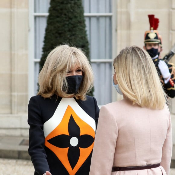 Le président de la république française, Emmanuel Macron et sa femme la Première Dame, Brigitte Macron reçoivent le président ukrainien, Volodymyr Zelensky et sa femme la Première Dame, Olena Volodymyrivna Zelenska pour un déjeuner de travail au palais de l'Elysée à Paris, France, le 16 avril 2021. © Stéphane Lemouton/Bestimage 