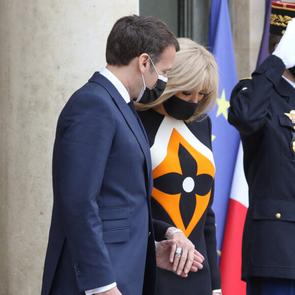 Le président de la république française, Emmanuel Macron et sa femme la Première Dame, Brigitte Macron reçoivent le président ukrainien, Volodymyr Zelensky et sa femme la Première Dame, Olena Volodymyrivna Zelenska pour un déjeuner de travail au palais de l'Elysée à Paris, France, le 16 avril 2021. © Stéphane Lemouton/Bestimage 