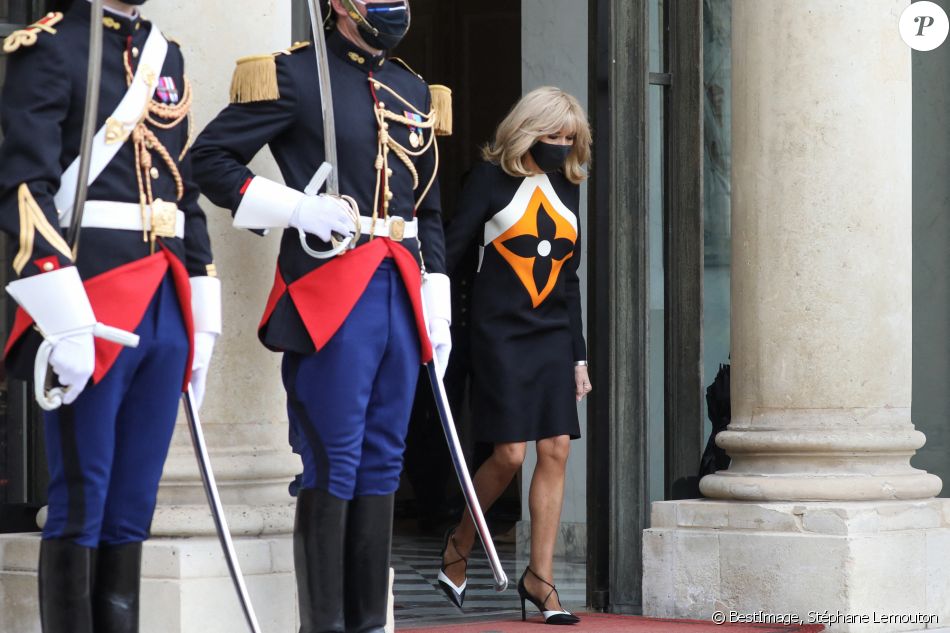 Le président de la république française, Emmanuel Macron et sa femme la Première Dame, Brigitte Macron reçoivent le président ukrainien, Volodymyr Zelensky et sa femme la Première Dame, Olena Volodymyrivna Zelenska pour un déjeuner de travail au palais de l'Elysée à Paris, France, le 16 avril 2021. © Stéphane Lemouton/Bestimage