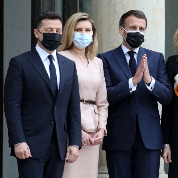 Le président de la république française, Emmanuel Macron et sa femme la Première Dame, Brigitte Macron reçoivent le président ukrainien, Volodymyr Zelensky et sa femme la Première Dame, Olena Volodymyrivna Zelenska pour un déjeuner de travail au palais de l'Elysée à Paris, France, le 16 avril 2021. © Stéphane Lemouton/Bestimage 