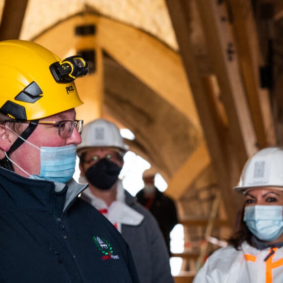 Emmanuel Macron, president de la Republique lors de la visite du chantier de Notre-Dame de Paris, France, le 15 avril 2021. © Romain Gaimmard/Pool/Bestimage 