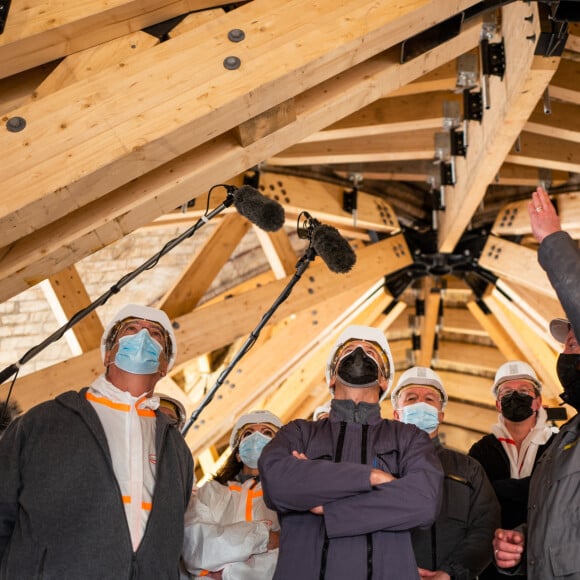 Emmanuel Macron, president de la Republique lors de la visite du chantier de Notre-Dame de Paris, France, le 15 avril 2021. © Romain Gaimmard/Pool/Bestimage 