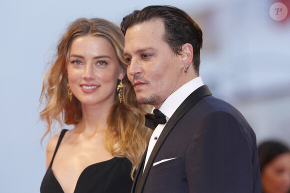 Johnny Depp, décrit en mari violent par le Sun, perd son procès en diffamation - Amber Heard et son mari Johnny Depp - Première du film Black Mass (Strictly Criminal) lors du 72ème festival du film de Venise (la Mostra), le 4 septembre 2015.