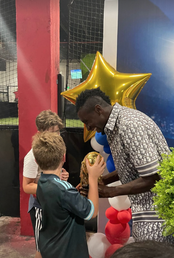 Blaise Matuidi et son épouse Isabelle ont organisé une fête d'anniversaire sur le thème Coupe du monde de football pour leur fils Eden. Le 16 avril 2021.