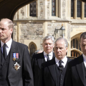 Le prince Andrew, duc d'York, le prince Edward, comte de Wessex, le prince William, duc de Cambridge, Peter Phillips, le prince Harry, duc de Sussex, David Armstrong-Jones, comte de Snowdon, Sir Timothy Laurence - Arrivées aux funérailles du prince Philip, duc d'Edimbourg à la chapelle Saint-Georges du château de Windsor, le 17 avril 2021. 