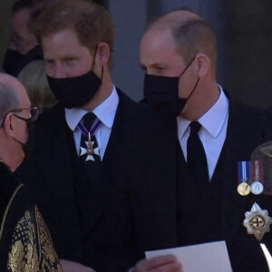 Le prince William, duc de Cambridge, et le prince Harry, duc de Sussex, Sorties des funérailles du prince Philip, duc d'Edimbourg à la chapelle Saint-Georges du château de Windsor, Royaume Uni, le 17 avril 2021. 