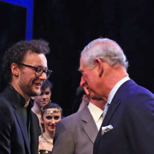 Le chorégraphe Liam Scarlett et le prince Charles à la représentation en avant-première du spectacle "The Cunning Little Vixen" à la Royal Opera House. Londres le 12 février 2019.