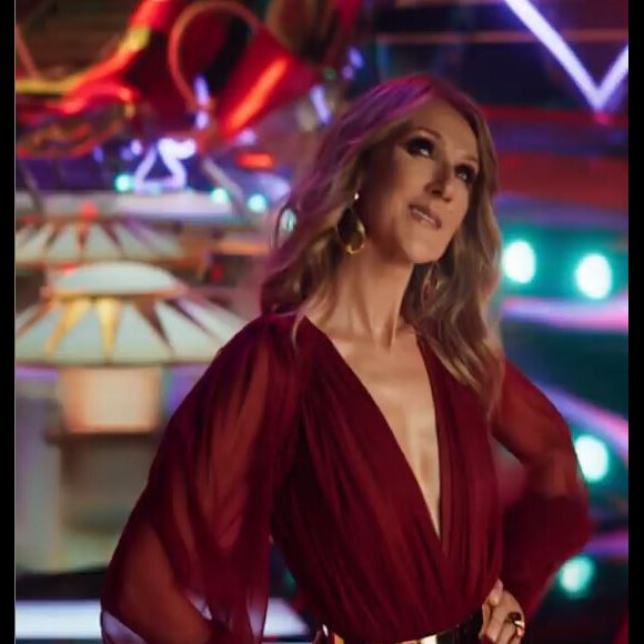 Céline Dion superbe en robe décolletée dans une vidéo teasing sur Instagram.
