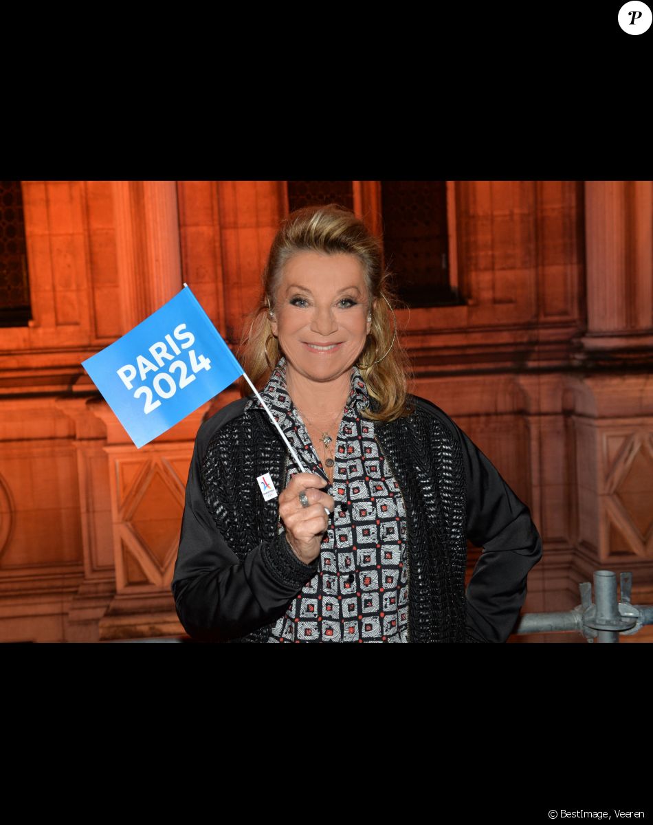 Exclusif - Sheila - Concert "Paris, À nous les Jeux!" pour fêter l'attribution des Jeux Olympiques et Paralympiques d'été 2024 sur la place de l'hôtel de ville de Paris, France, le 15 septembre 2017. © Veeren/Bestimage
