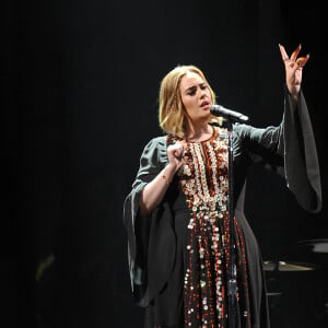 Adele à l'occasion du festival de Glastonbury le 25 juin 2016.