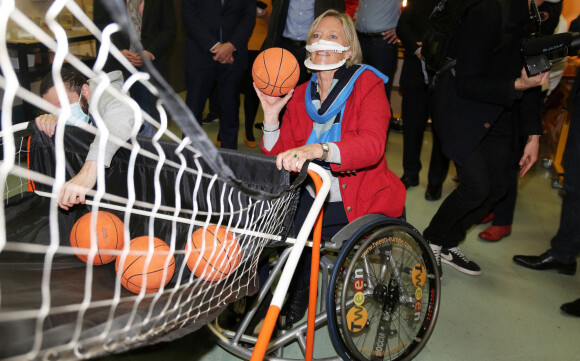Sophie Cluzel Secrétaire d'Etat chargée des personnes handicapées en déplacement à la Résidence Bernard Palissy à Joinville-le-Pont, lors de la Journée mondiale des personnes handicapées. Le 3 décembre 2020