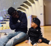 Le footballeur Idrissa Gana Gueye et son fils aîné Isaac. Décembre 2019.