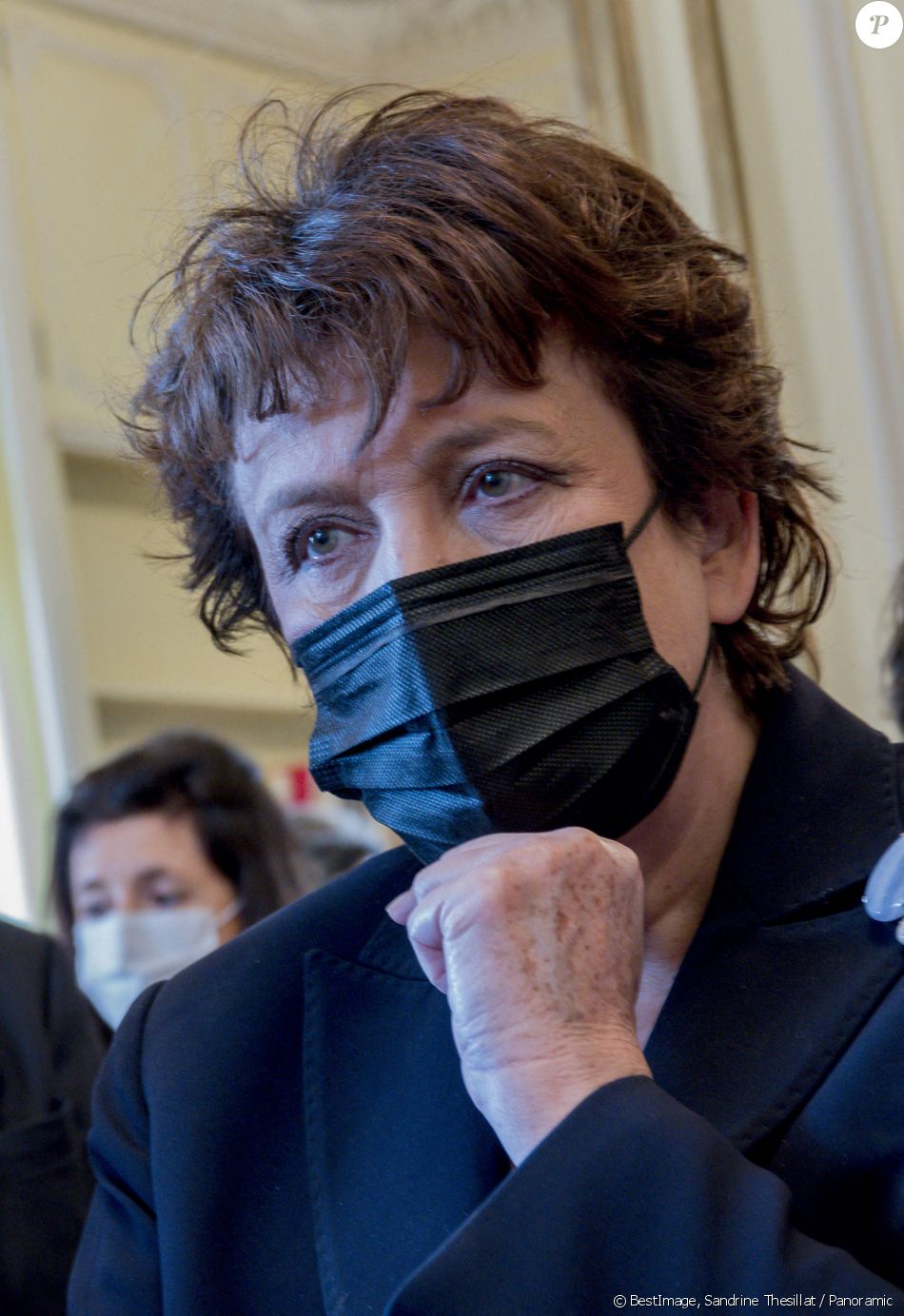 Roselyne Bachelot, ministre de la Culture, remet le prix littéraire Franz Hessel à Emmanuelle Pireyre à Lyon, le 25 février 2021. © Sandrine Thesillat / Panoramic / Bestimage