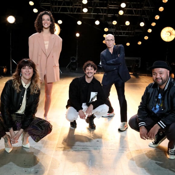 Exclusif - Daphné Bürki, Olivia Courbis, Mehdi Kerkouche (directeur artistique/chorégraphe compagnie EMKA), Redha et Raphaël Yem lors de l'enregistrement de "L'émission : Spéciale On danse chez vous" présentée par Daphné Bürki et Raphaël Yem © Dominique Jacovides / Bestimage