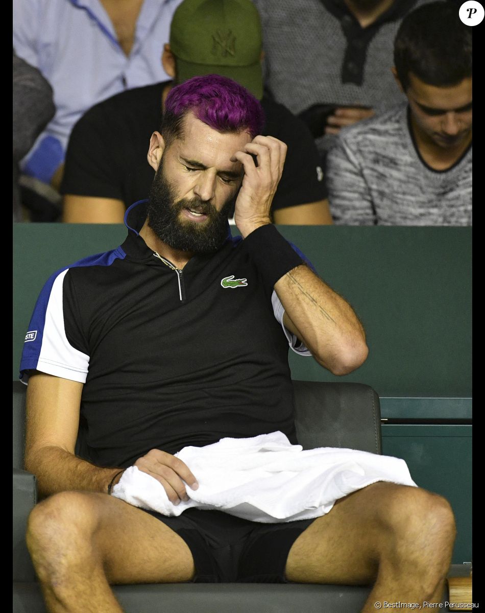 Info - Benoît Paire privé des JO de Tokyo pour "comportements profondément déplacés" - Le français Benoît Paire éliminé (6-4, 6-4) au premier tour du tournoi Rolex Paris Masters par le hongrois Márton Fucsovics à l'Accor Hotels Arena à Paris, FRance, le 30 octobre 2018. Le Français a une nouvelle couleur de cheveux: un rose fuchsia. © Pierre Perusseau/Bestimage