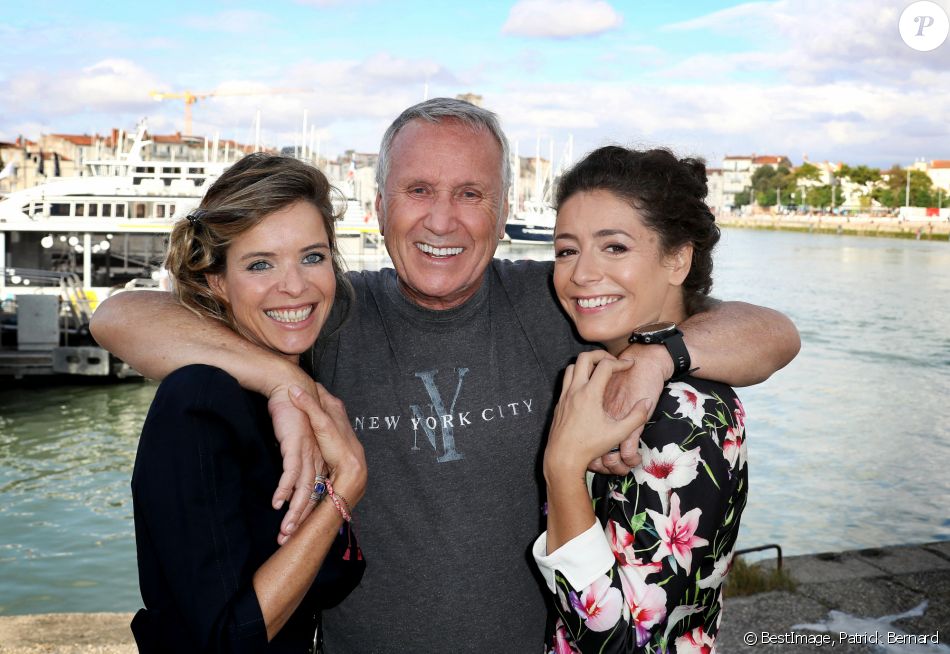 Exclusif - Yves Rénier pose avec ses deux filles Samantha et Lola lors du festival international du film de La Rochelle. © Patrick Bernard/Bestimage