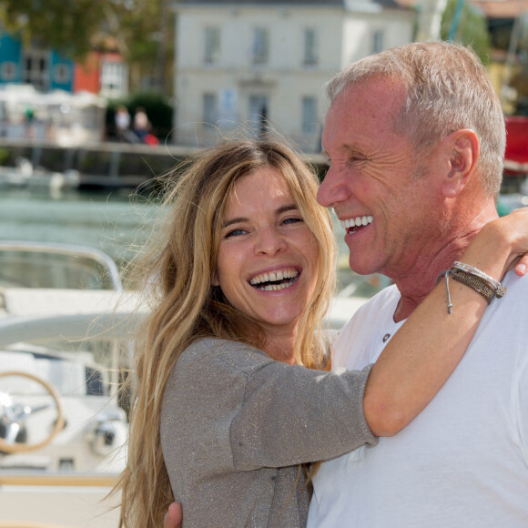 Yves Renier et sa fille Samantha - Photocall de "Flic tout simplement" dans le cadre du 17e festival de fiction TV de La Rochelle le 12 septembre 2015