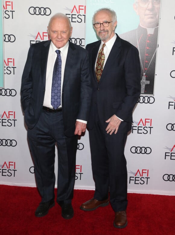 Sir Anthony Hopkins et Jonathan Pryce - Les célébrités assistent à la projection du film de Netflix "The Two Popes" à Los Angeles, le 18 novembre 2019.