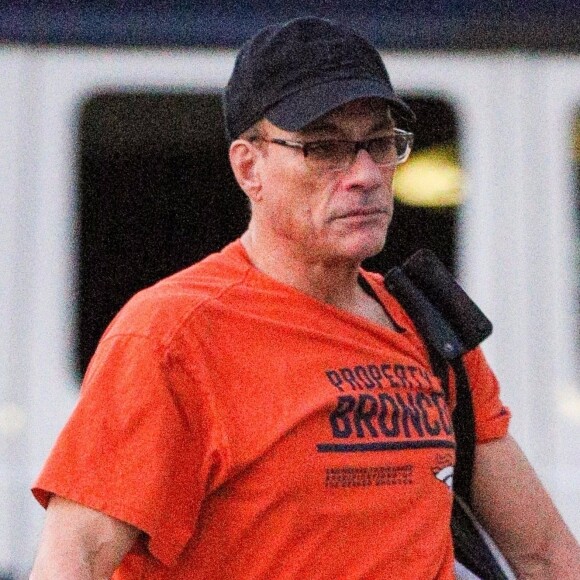 Exclusif - Jean-Claude Van Damme quitte la salle de gym à Los Angeles le 20 novembre 2017.