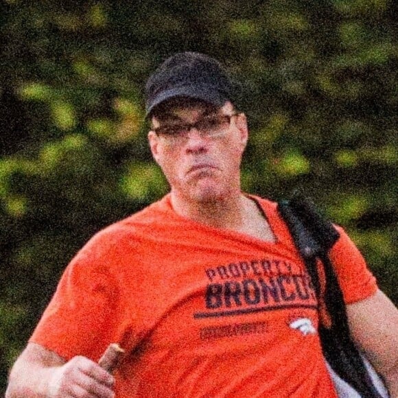 Exclusif - Jean-Claude Van Damme quitte la salle de gym à Los Angeles le 20 novembre 2017.