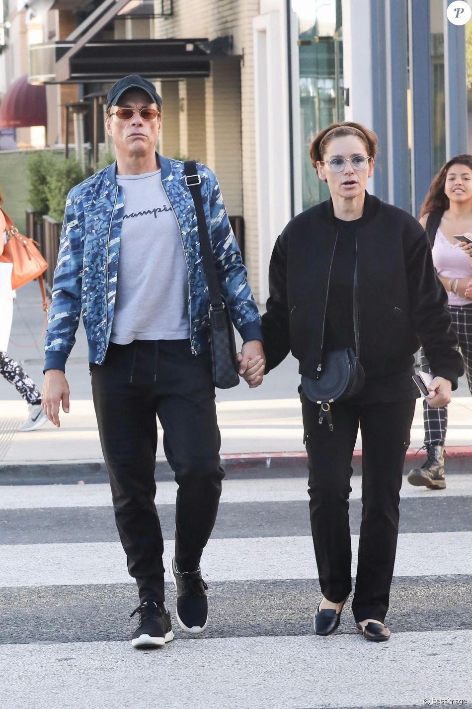 Exclusif - Jean-Claude Van Damme est allé déjeuner avec sa femme Gladys Portugues à Beverly Hills, le 11 octobre 2017