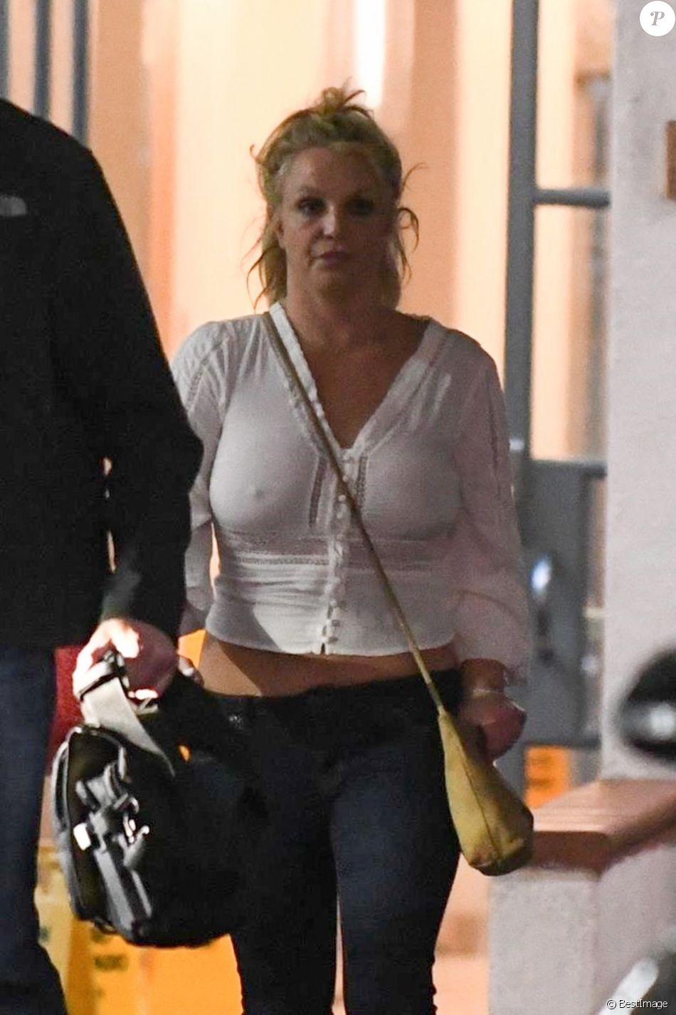 Exclusif - Britney Spears quitte un bâtiment médical à Los Angeles, le 4 décembre 2019.