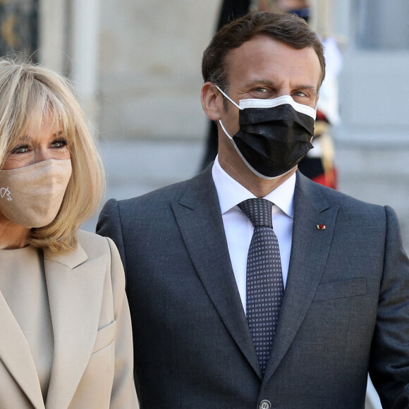 Le président de la République française, Emmanuel Macron et sa femme, la première Dame, Brigitte Macron reçoivent le président de la République fédérale d'Allemagne, et sa femme, la première Dame pour un déjeuner de travail au palais de l'Elysée à Paris, France, le 26 avril 2021. © Stéphane Lemouton/Bestimage