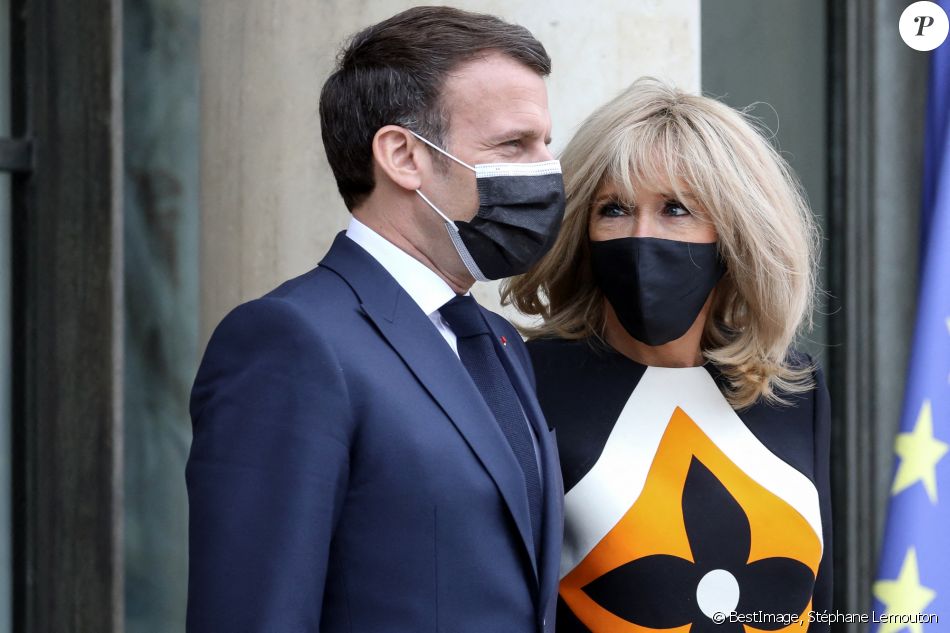 Le président de la république française, Emmanuel Macron et sa femme la Première Dame, Brigitte Macron reçoivent le président ukrainien et sa femme pour un déjeuner de travail au palais de l'Elysée à Paris, France, le 16 avril 2021. © Stéphane Lemouton/Bestimage