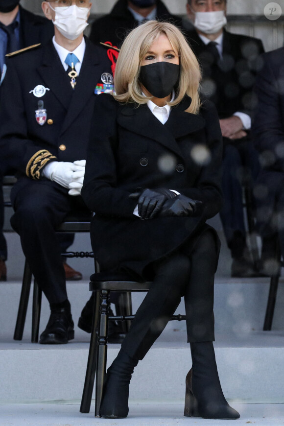 La première dame, Brigitte Macron durant la cérémonie d'hommage aux victimes du terrorisme, devant la statue La Parole portée aux Invalides, Paris, France, le 11 mars 2021. © Stéphane Lemouton / Bestimage