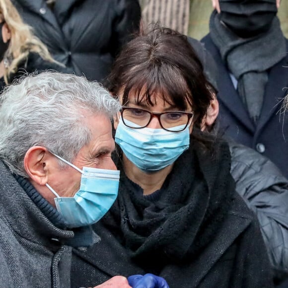 Claude Lelouch et sa compagne Valérie Perrin, la première dame Brigitte Macron - Sorties de la messe en hommage à Robert Hossein en l'église Saint-Sulpice à Paris. Le 9 février 2021