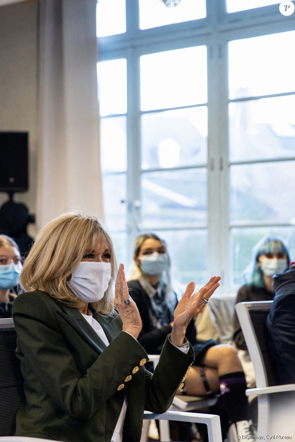 La Première Dame Brigitte Macron (présidente de la Fondation des hôpitaux de France) visite la maison des adolescents du Loir-et-Cher, située rue des écoles, à Blois, France, le 3 février 2021. La structure a bénéficié, lors de sa création, d'une aide financière de l'opération Pièces jaunes. © Cyril Moreau/Bestimage