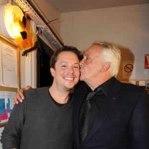 Davy Sardou, Michel Sardou - Davy Sardou et Francis Huster sur scene dans la piece "L'affrontement" de Bill C. Davis et mise en scene par Steve Suissa au theatre Rive Gauche a Paris le 29 mai 2013.