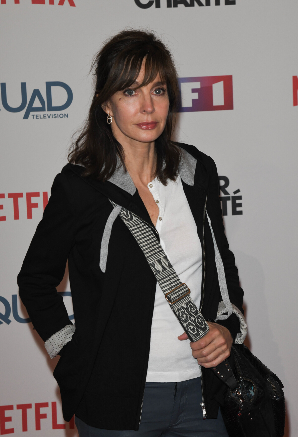 Photo Anne Parillaud à L Avant Première De Série Télévisé Tf1 Le Bazar De La Charité Au