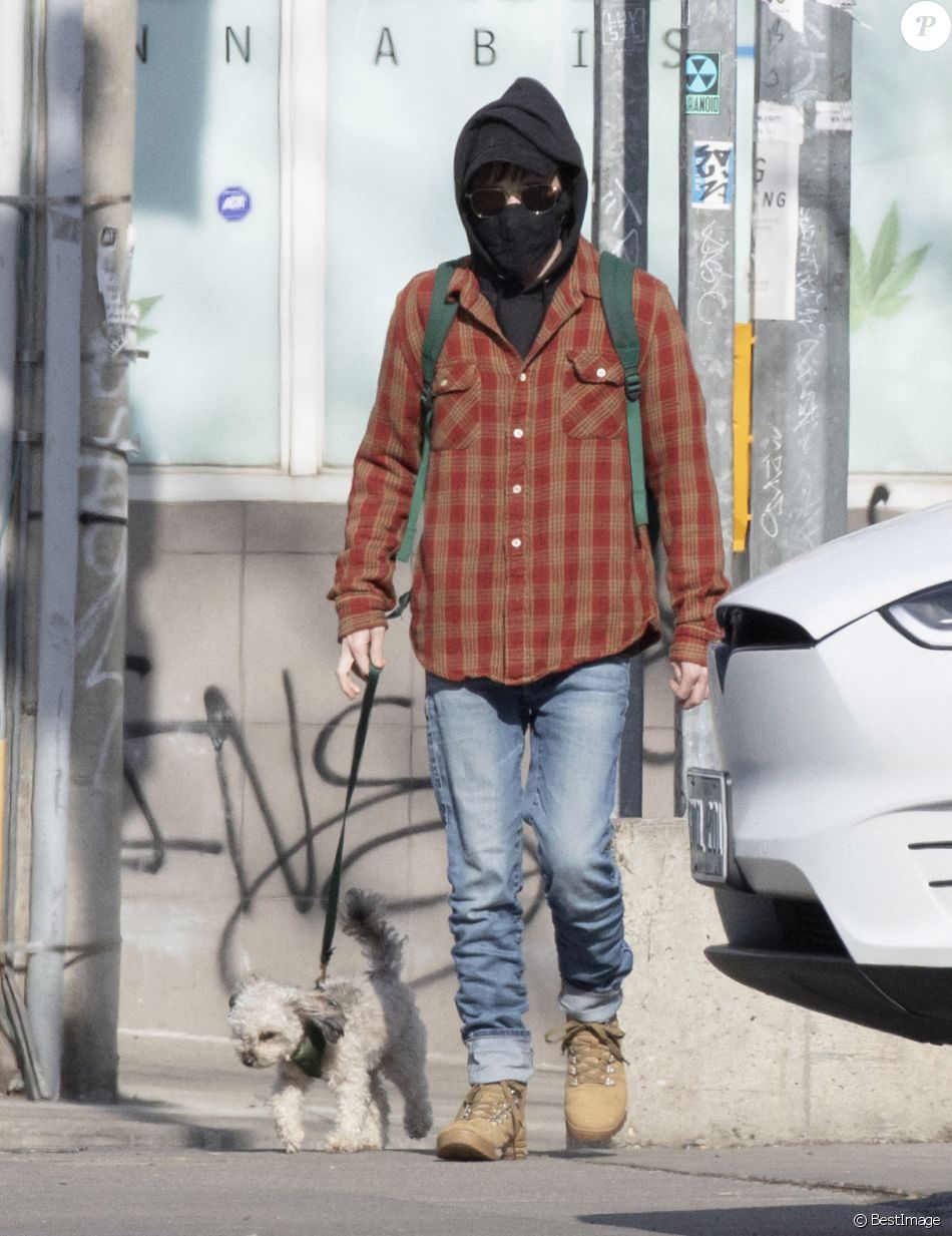 Exclusif - Première apparition d'Elliot Page à Toronto, depuis son coming-out transgenre le 1er décembre 2020.