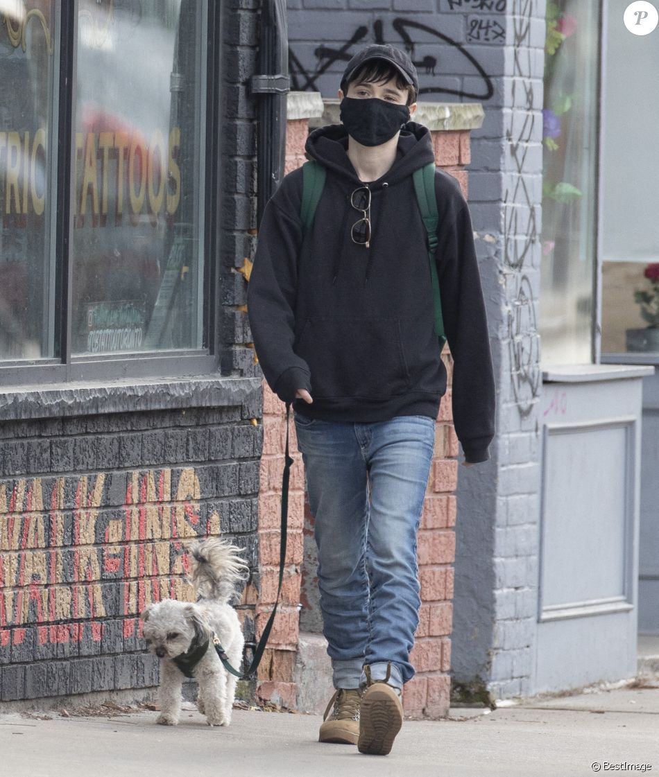 Exclusif - Première apparition d'Elliot Page à Toronto, depuis son coming-out transgenre le 1er décembre 2020.