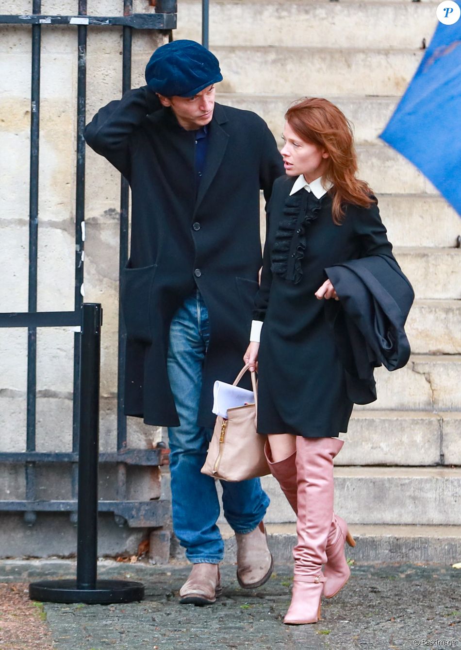 Le chanteur Raphaël et sa compagne Mélanie Thierry - Obsèques du photographe allemand Peter Lindbergh en l'église Saint-Sulpice à Paris. Le 24 septembre 2019.