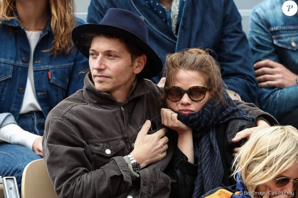 Raphaël et sa compagne Mélanie Thierry - Célébrités dans les tribunes de Roland-Garros à Paris. Le 7 juin 2019. © Cyril Moreau/Bestimage