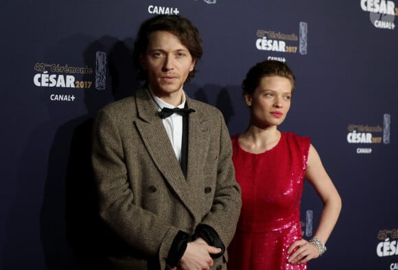 Le chanteur Raphaël et sa compagne Mélanie Thierry - Photocall de la 42e cérémonie des César à la salle Pleyel à Paris, le 24 février 2017. © Dominique Jacovides - Olivier Borde / Bestimage