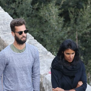 Benoît Paire et sa compagne Shy'm se promènent dans les rues de Monaco après un déjeuner à leur hôtel le 13 avril 2016.