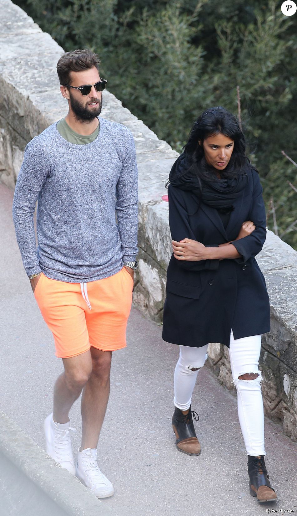 Benoît Paire et sa compagne Shy'm se promènent dans les rues de Monaco